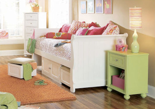 tween girl's bedroom